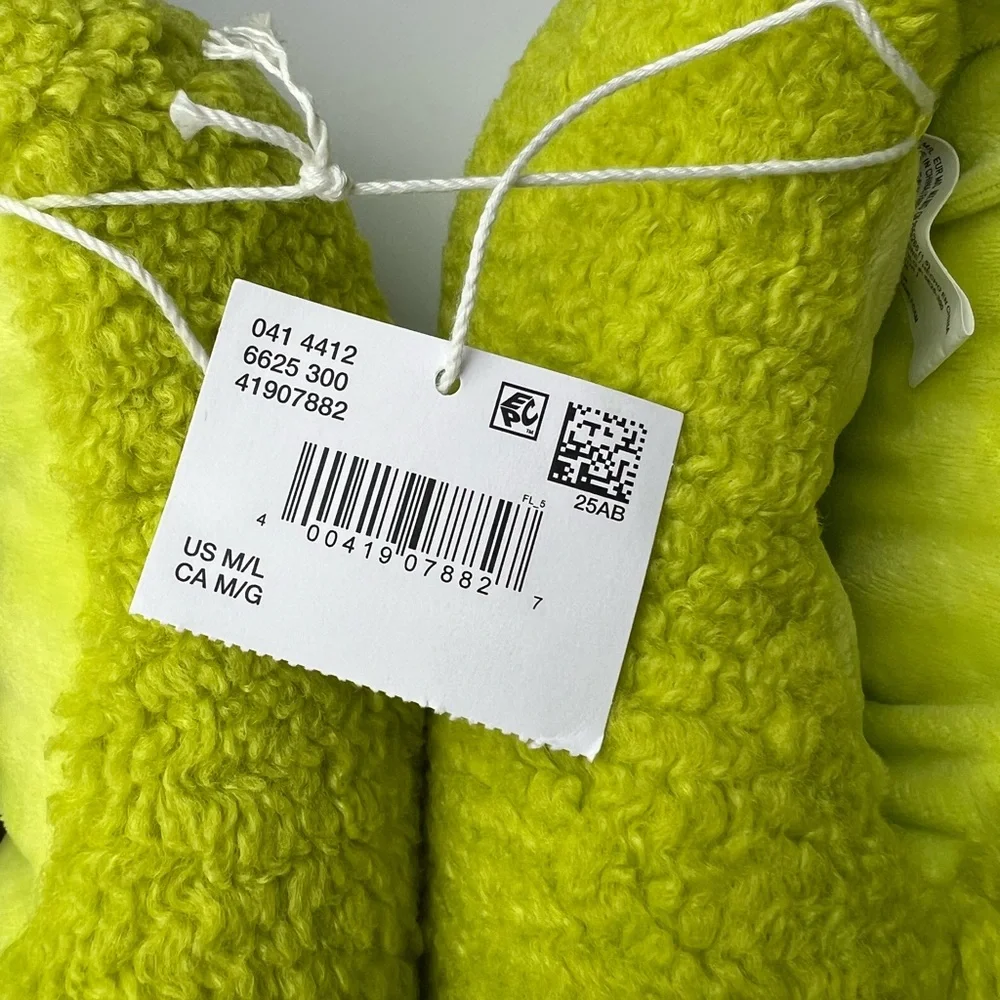 American Eagle Outfitters Grinch Plush Slippers Size M/L - NWT - Picture 3 of 5